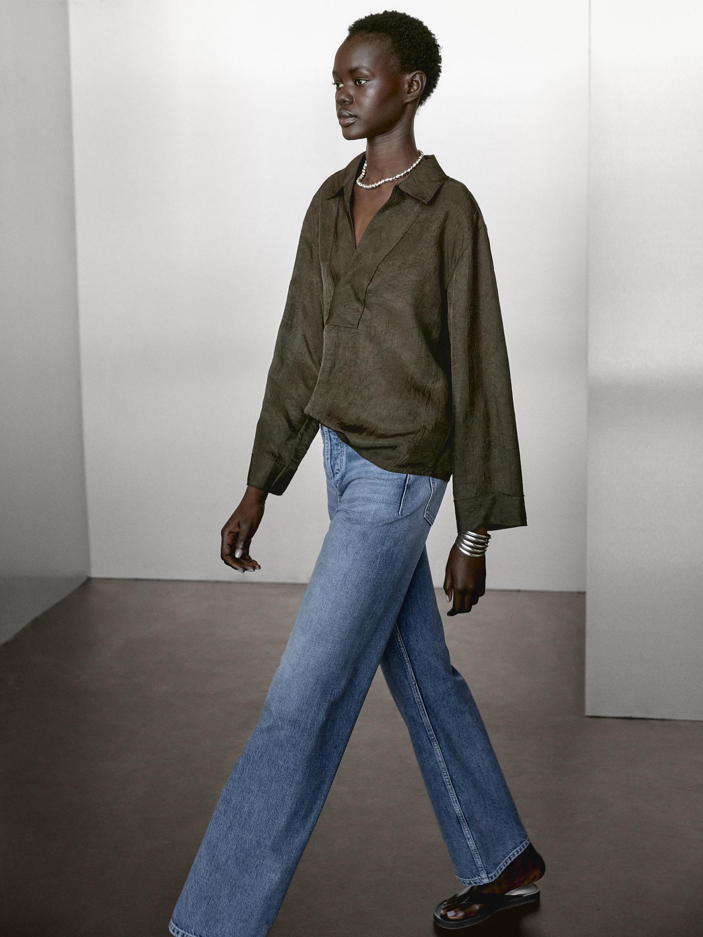 Flowing blouse with polo collar